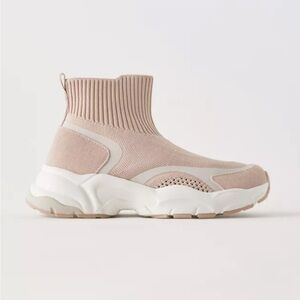 Zara kids knit high top sneaker.
Light pink Sock Sneakers